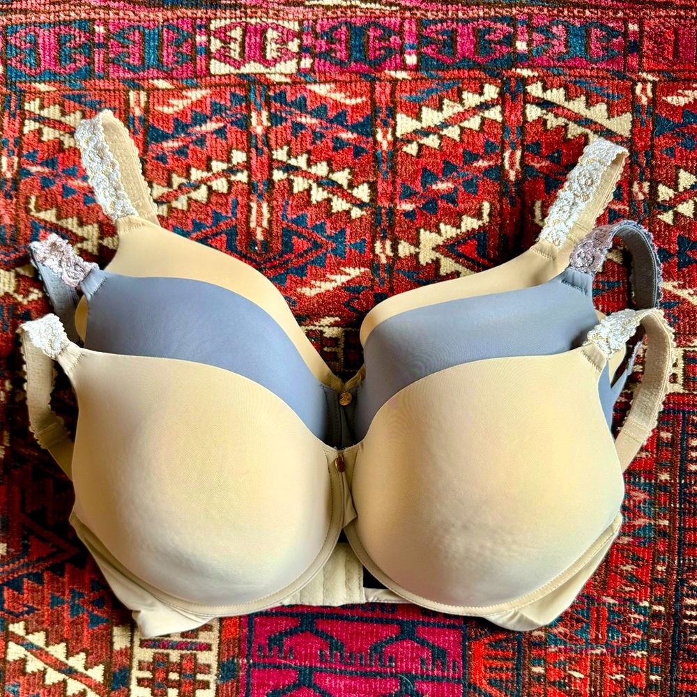 Women’s Natori Bras 34DDD lightly used